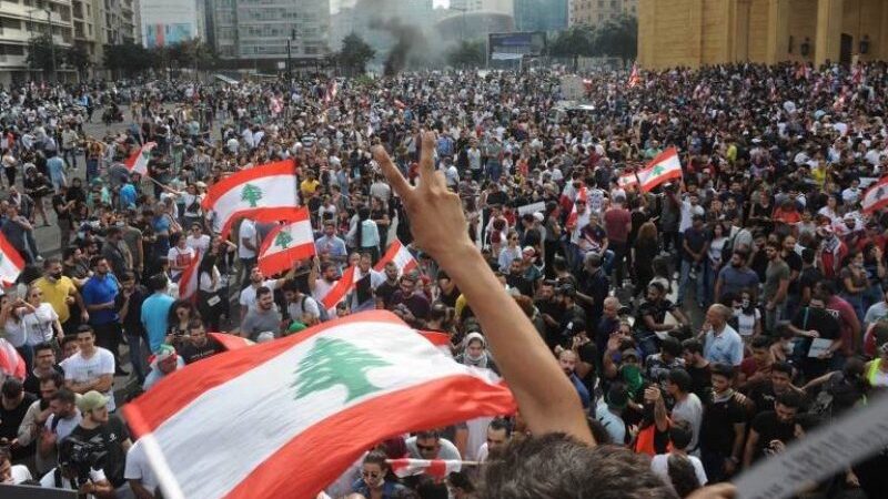 لبنان: السلطة تستنفر ماكيناتها والثوار يناقشون جنس الملائكة