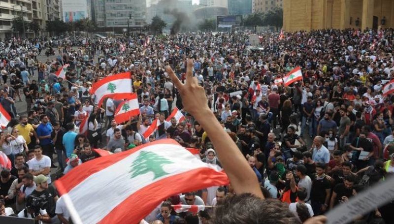 لبنان: السلطة تستنفر ماكيناتها والثوار يناقشون جنس الملائكة