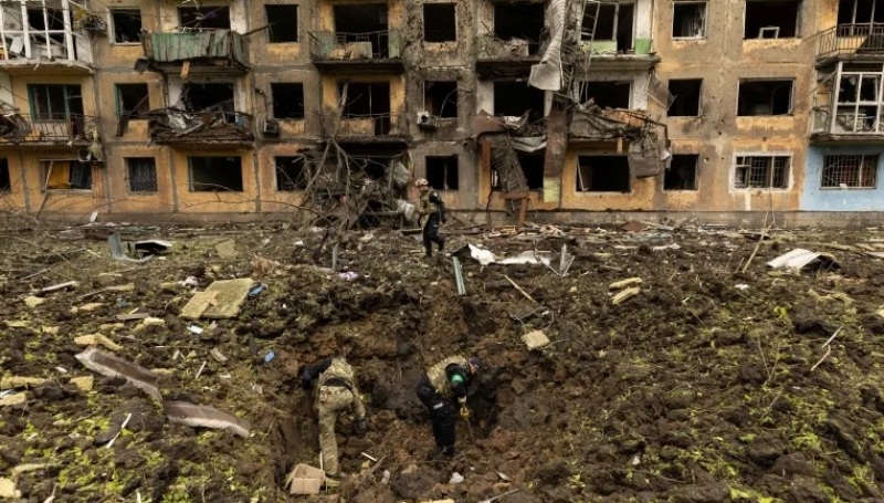 اليوم الـ 74 للحرب: مفقودون بقصف روسيّ وتدمير سفينة حربية أوكرانية