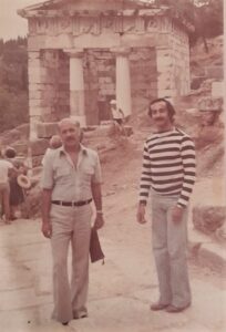 مظفر وأنا في زيارة لمعبد في أثينا قبيل تواتر الأنباء عن الهجوم على مخيم تل الزعتر