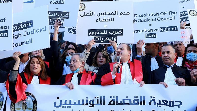 تونس: إضراب احتجاجا على عزل سعيد 57 قاضيا