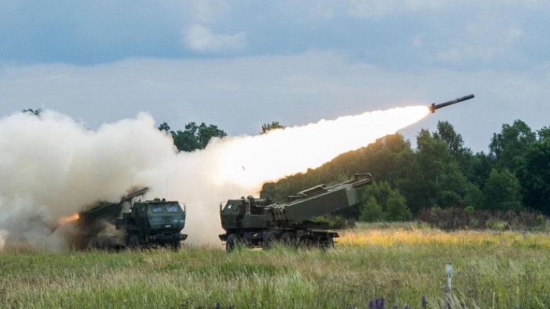 اليوم الـ 121 للحرب: أوكرانيا تتسلم صواريخ “هيمارس” وتتوقع ضمها للإتحاد الأوروبي