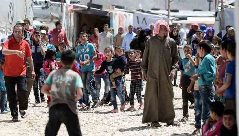 اللاجئون السوريون في سوق المزايدات .. ودرباس يؤكد لـ “السؤال الآن” باسيل فوت فرصة الحل