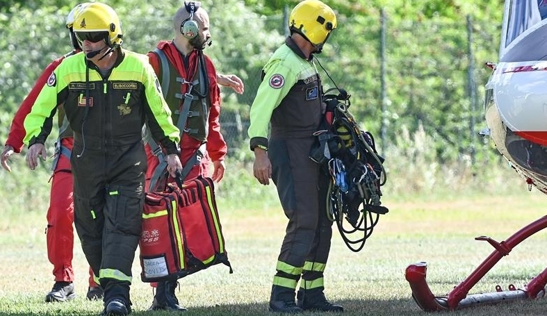 المروحية الايطالية علقت بين الاشجار وركابها الـ 7 تساقطوا قتلى