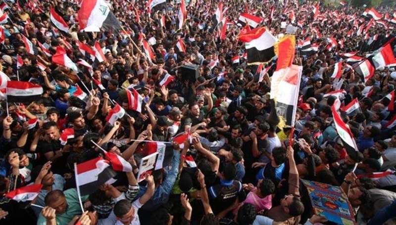 العراق: تظاهرات لرفض ترشيح السوداني واقتحام بوابة البرلمان