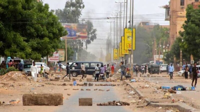 السودان: حرق مقار حكومية في كسلا وفوضى