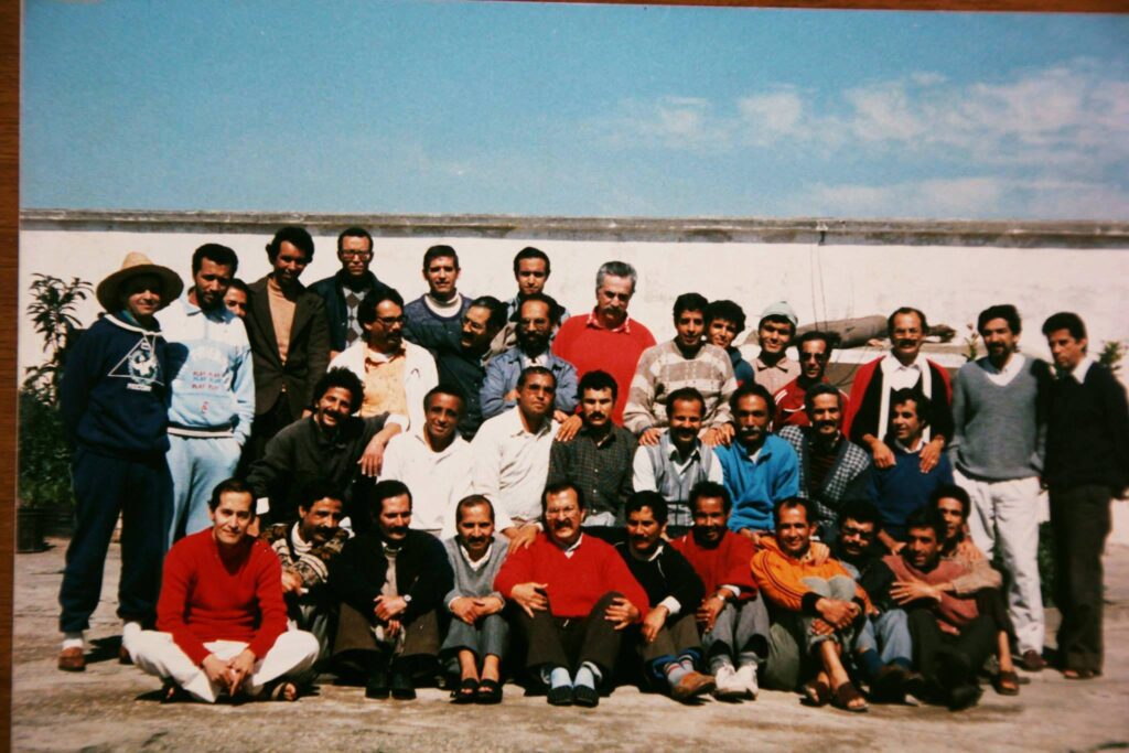 صورة جماعية للمعتقلين السياسيين في السجن المركزي بالقنيطرة، التقطت سنة 1977