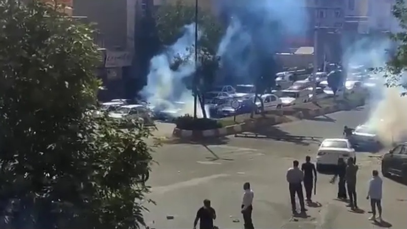 إضراب عام يشل إيران … والطلاب يواجهون آلة القتل والقمع