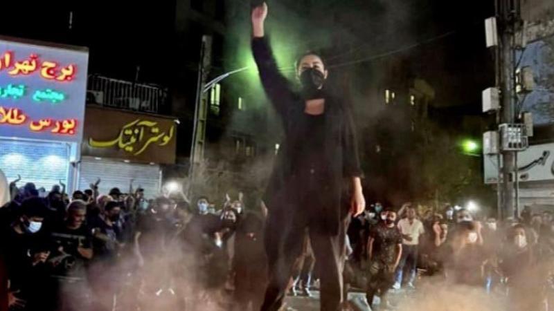 إيران: عقوبات أوروبية على شرطة الاخلاق والباسيج والطلاب يشعلون الانتفاضة