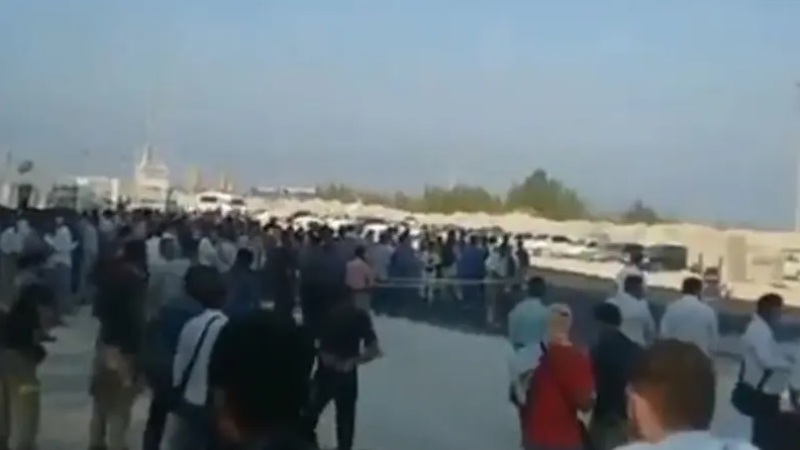 إيران: عمال البتروكيماويات في بوشهر يضربون … وبريطانيا تفرض عقوبات على شرطة الأخلاق