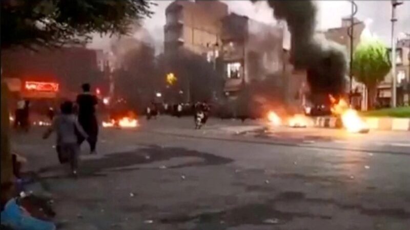 ايران: الف متظاهر سيحاكمون علنيا بتهمة الشغب