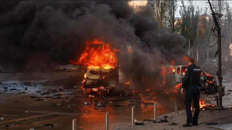 اليوم 229 للحرب: كييف تحت النار وبوتين يهدد بالمزيد