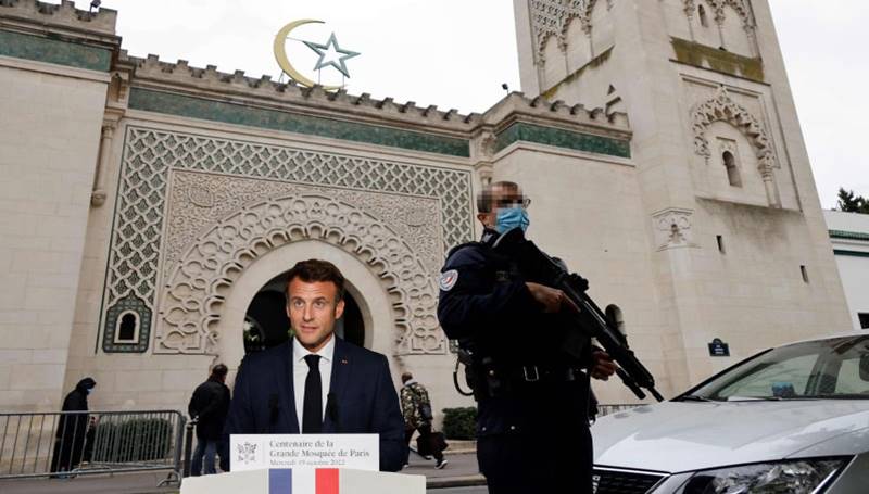 ماكرون يكرس سيادة الجزائر على مسجد باريس الكبير