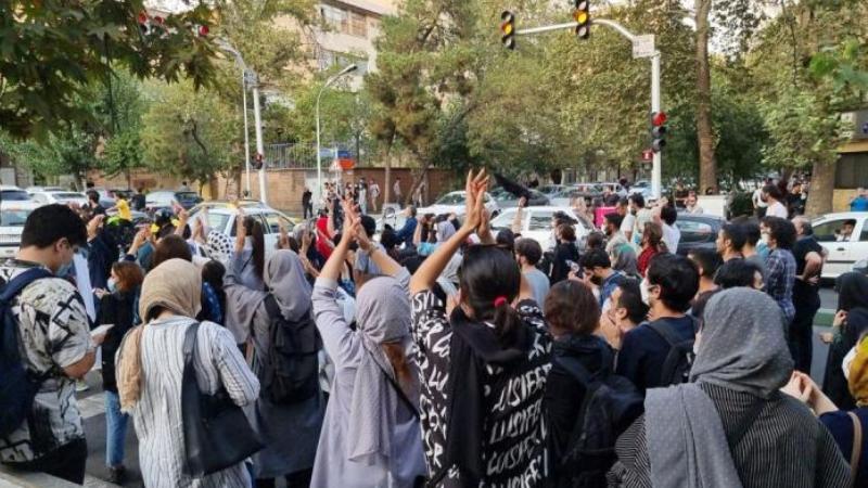 محتجو إيران سنقاتل شارعا شارعا حتى إستعادة الوطن