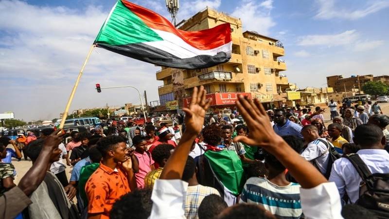 مليونية 25 أكتوبر في السودان: حكومية مدنية والعسكر إلى الثكنات