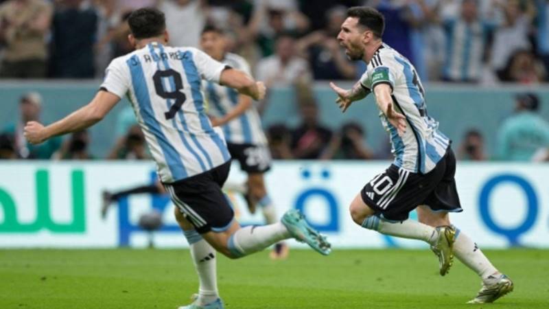 ميسي ينعش الأرجنتين نحو التأهل للدور الثاني بفوزها على المكسيك 2-0