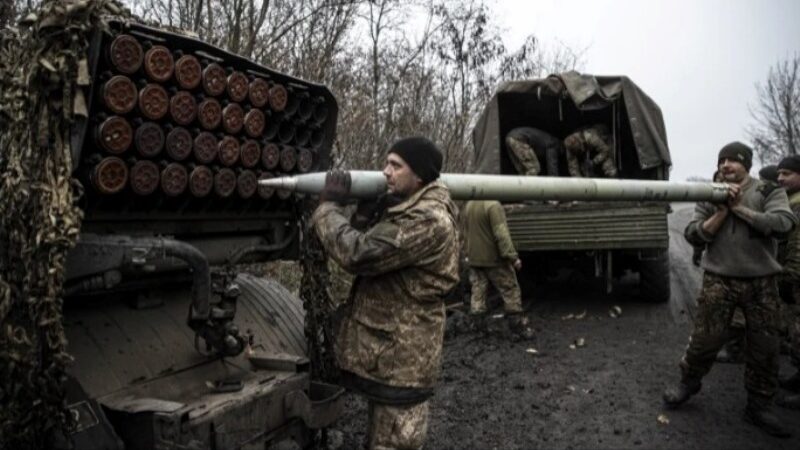 اليوم 276 للحرب: قصف عنيف للبنى التحتية بدونيتسك.. والأوكرانيون بدون كهرباء في الثلج