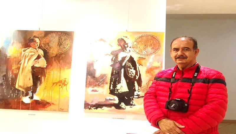 علي بنساعود في معرض الفنان التشكيلي محمد الزياني في باريس