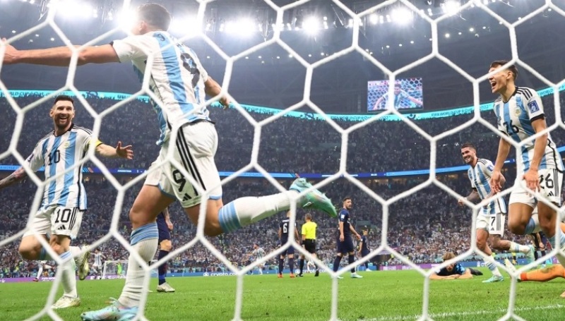 ميسي يتألق ويقود الأرجنتين إلى نهائي كأس العالم 2022