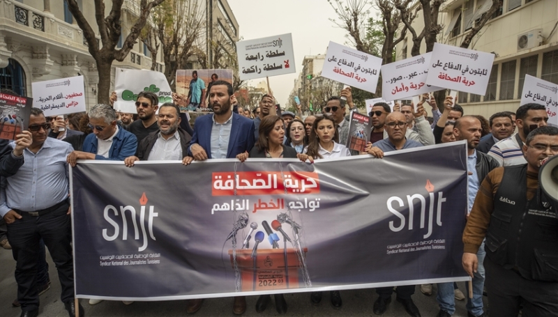 تونس: الاتحاد العام للشغل يدعو وسائل النقل للإضراب .. والصحافة مهددة