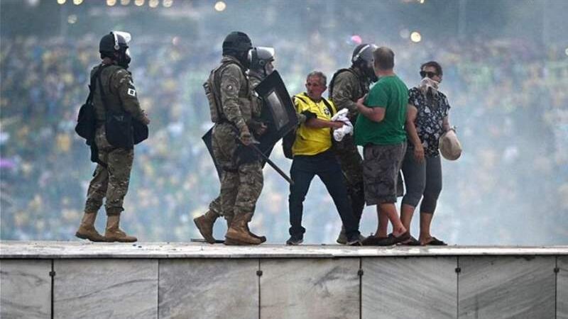 البرازيل: افراج مؤقت عن 464 مقتحما ومطلوب لبناني يقفز من النافذة