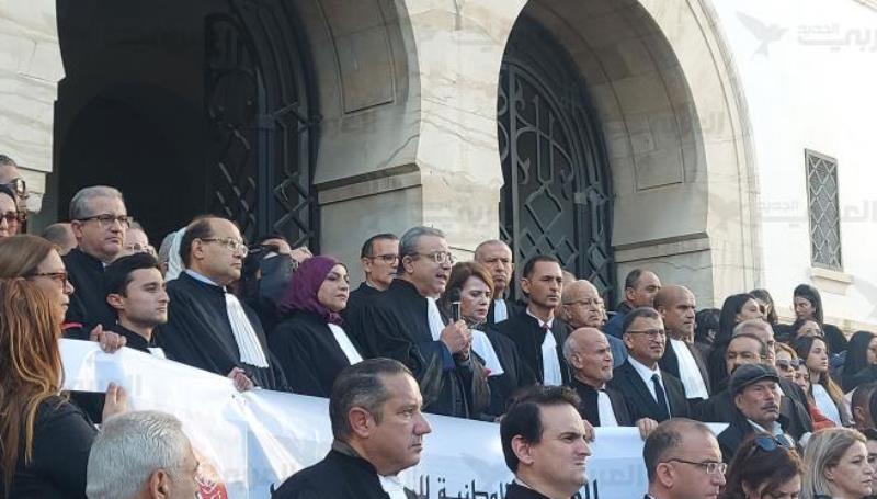 تونس: وقفة إحتجاجية للمحامين  والمعارضة تتحضر لتظاهرات حاشدة .. وسعيد يتهم أطرافا بتلقي أموالا من الخارج