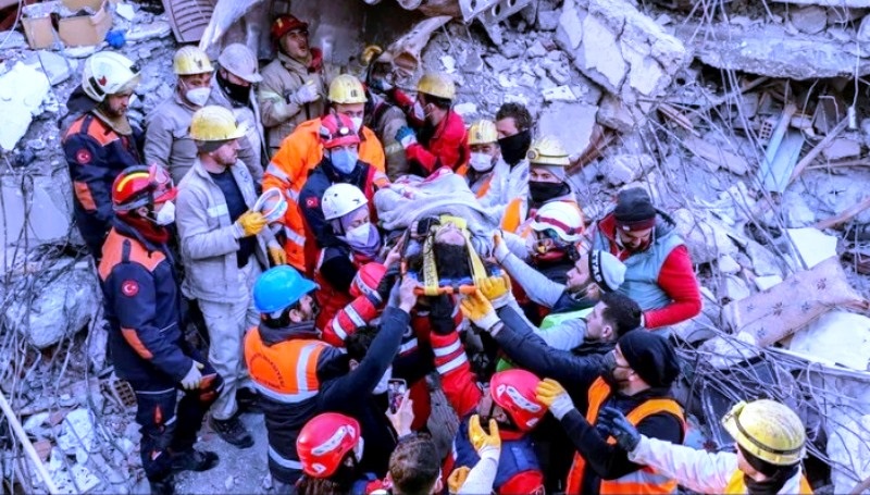 عدد ضحايا الزلزال يرتفع الى 42 الف قتيل  وانقاذ 9 اشخاص اليوم