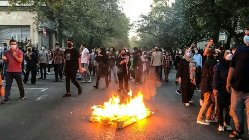 رحمان يتهم نظام طهران بارتكاب جرائم ضد الإنسانية .. وبريطانيا والمانيا وأستراليا يفرضون عقوبات
