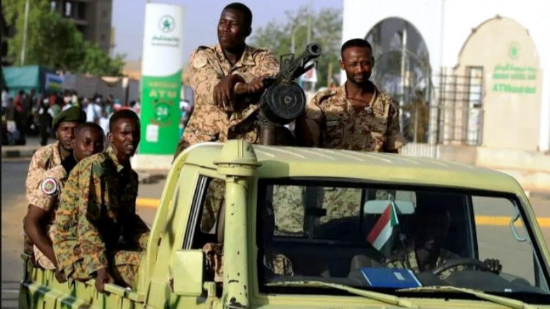 السودان: الاشتباكات مستمرة والبرهان يعفي دقلو من مجلس السيادة