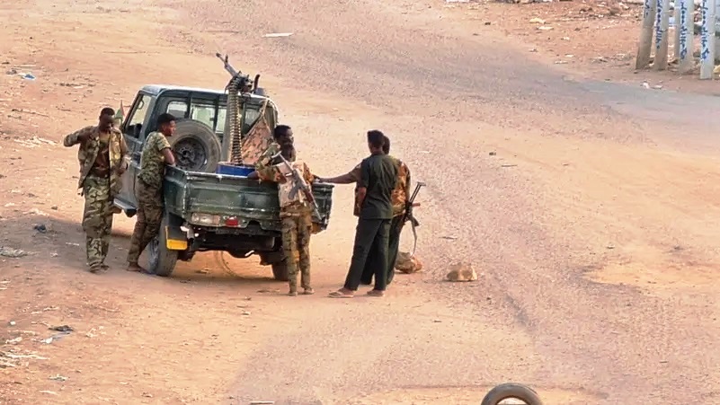 السودان: جهود لتجديد وقف النار وحاكم دارفور يدعو لحمل السلاح