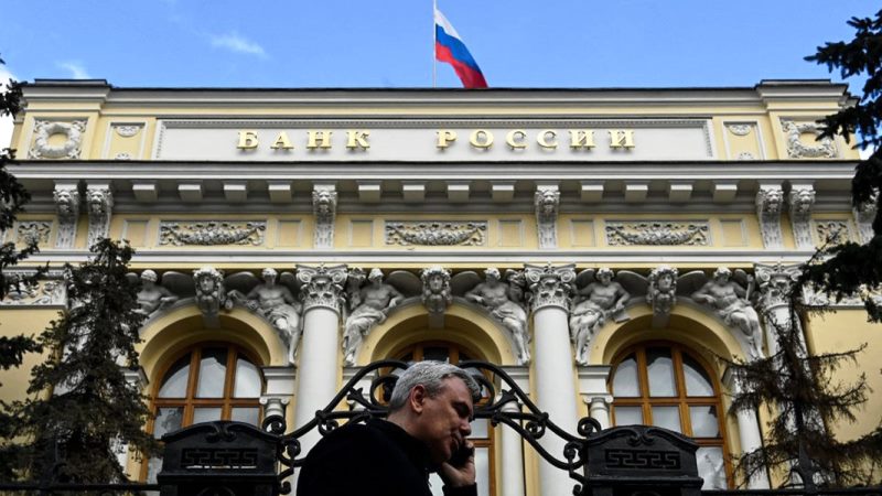 روسيا والعقوبات: سلع تختفي وروبل يتضاعف والخدمات ترتفع