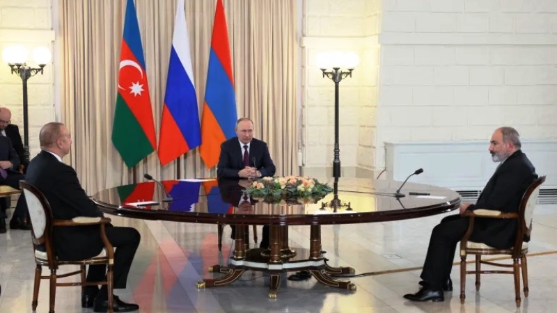 تقارب موسكو مع اذربيجان يقلق أرمينيا .. والمناورة ضيقة