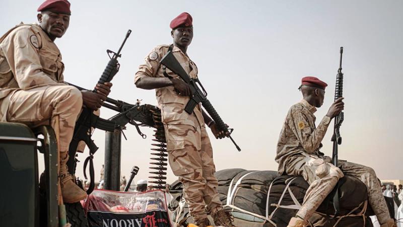 الجيش السوداني يتهم الدعم بقصف مستشفى .. وغريفيث يحذر من حرب وحشية