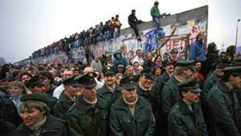  اليوم السادس عشر.. قصة سرية عن انهيار جدار برلين
