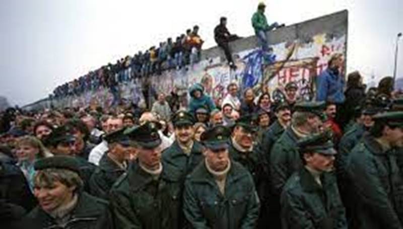  اليوم السادس عشر.. قصة سرية عن انهيار جدار برلين