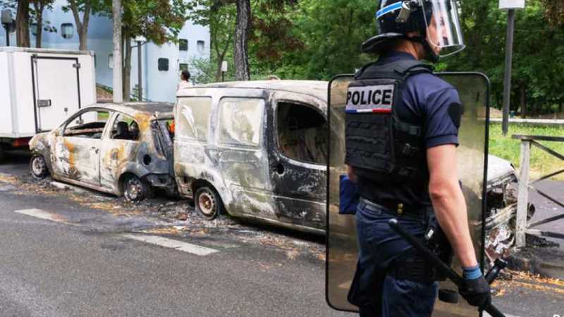 فرنسا: هدوء وتعزيزات .. والشرطة تحقق بمحاولة اغتيال رئيس بلدية