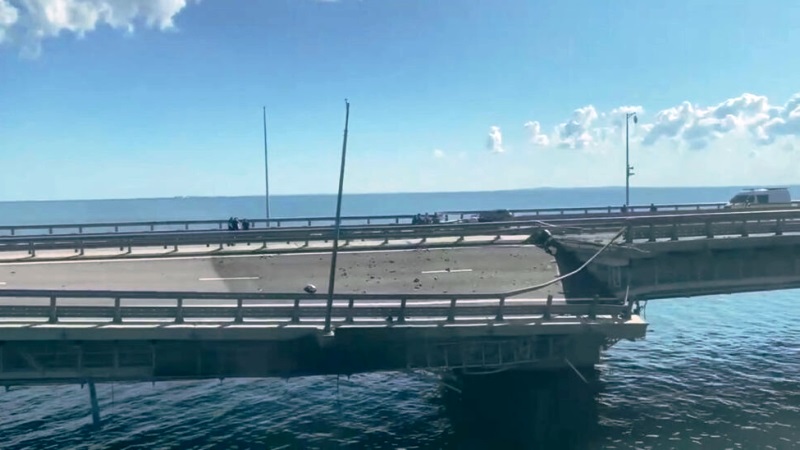 جسر القرم عرضة للقصف من جديد .. وغارات روسية على زاباروجيا
