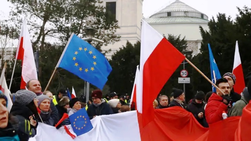 الضبع البولندي -صلصال أوروبا أم مشرذمها