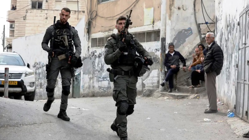 اسرائيل تقتل فلسطينيا في الضفة وعدد شهداء جنين يرتفع إلى أربعة