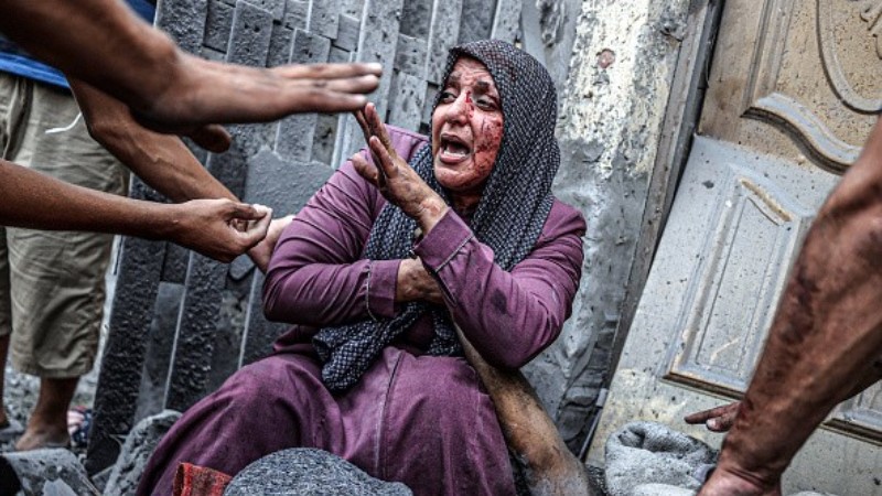 قصف همجي على غزة يوقع عشرات الشهداء والجرحى .. وأمير قطر للعالم: كفى