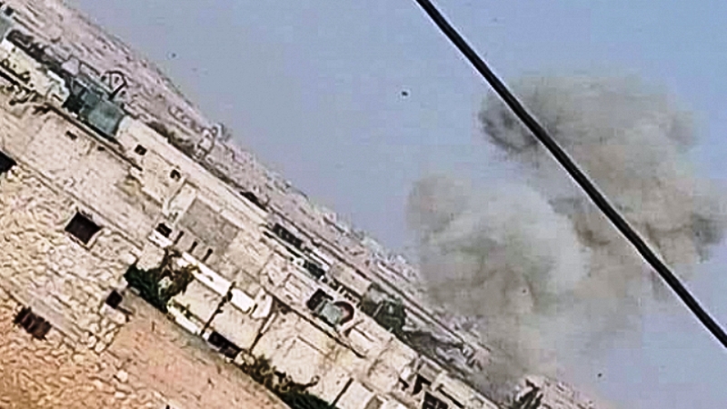 إسرائيل تقصف مطاري دمشق وحلب .. ومسار طائرة عبد اللهيان تتغير