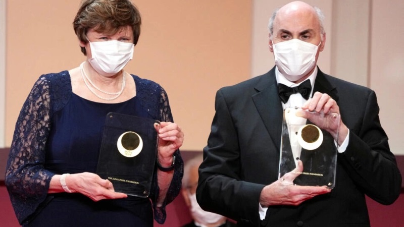 جائزة نوبل للطب للمجرية كاتالين كاريكو والأمريكي درو وايزمان