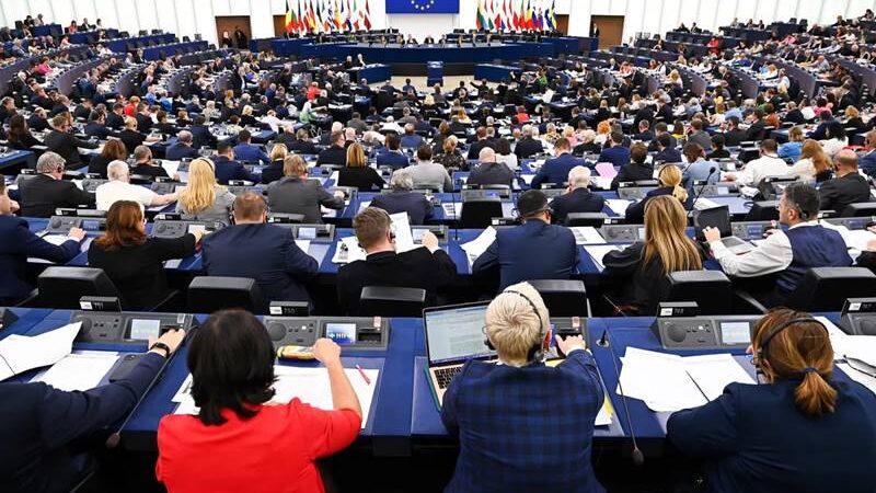 البرلمان الأوروبي يحد من صلاحيات المجر!