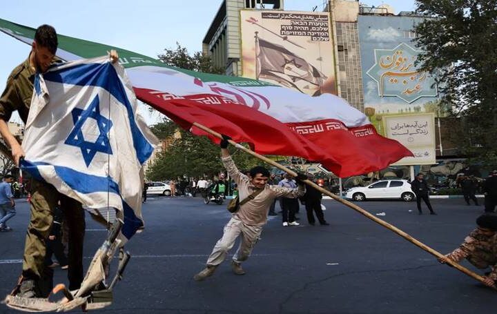 ضربة إسرائيل “الضعيفة” لإيران مقدمة لحرب إقليمية أم رفع لمستوى قواعد الاشتباك؟!