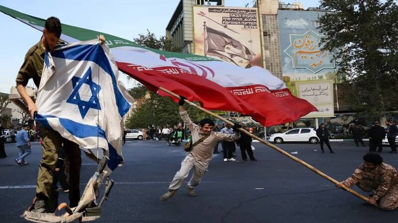ضربة إسرائيل “الضعيفة” لإيران مقدمة لحرب إقليمية أم رفع لمستوى قواعد الاشتباك؟!