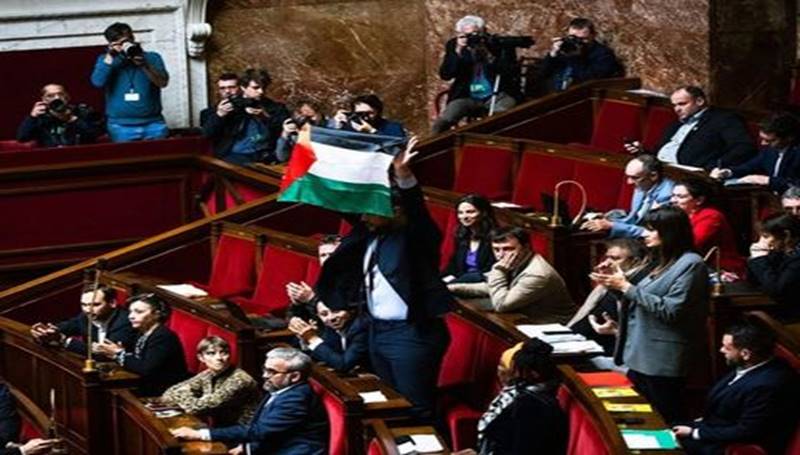 علم فلسطين في البرلمان الفرنسي يثير زوبعة سياسية وإعلامية!