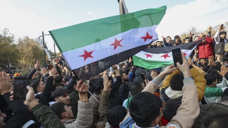 سوريا المُعلّقة: لا فوضى عارمة… ولا ديمقراطيّة قريبة