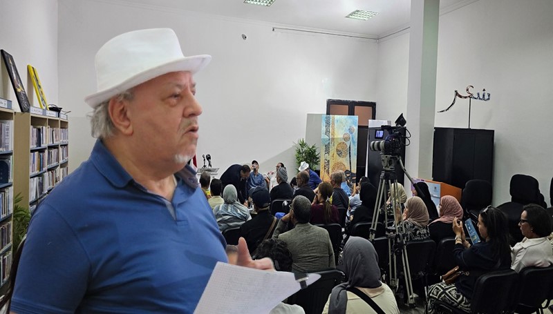 مولاي عبد العزيز الطاهري يقود أجيال الزجل المغربي في دار الشعر بمراكش